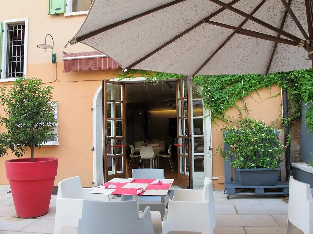 Albergo Al Cacciatore Tortellinando ヴァレッジョ・スル・ミンチョ 3*,  イタリア